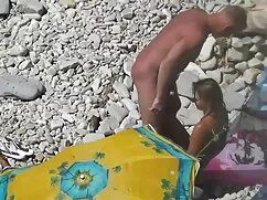 Handjob video porno  ...