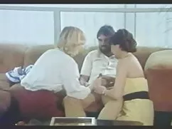 Una bella donna lava ...