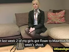 Giovane figa leccato ...