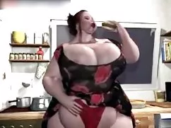 Lesbiche Aika Maggio ...